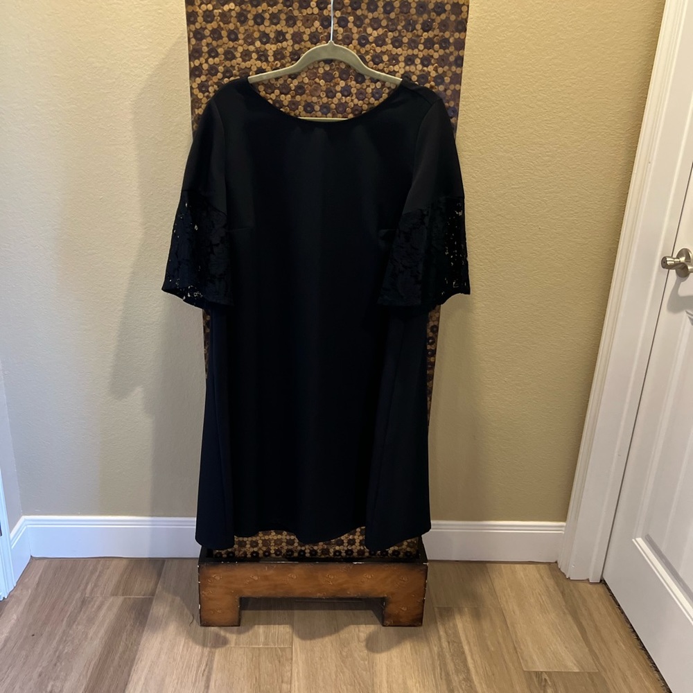 Lane Bryant lace sleeved dress size 14/16 black